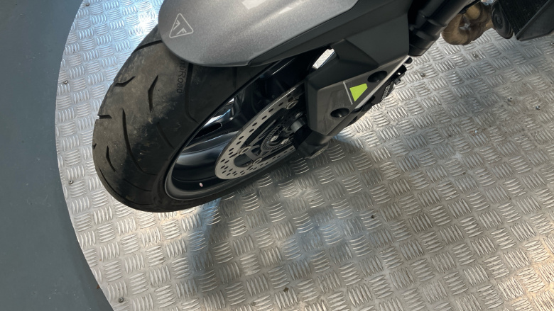 Triumph Street Triple R (23MY)